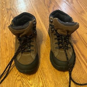 Boys hiking boots